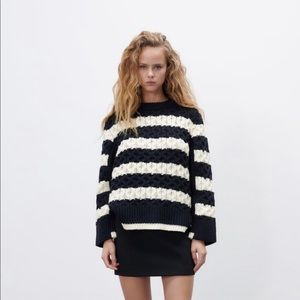 ZARA STRIPED KNIT SWEATER XS-S